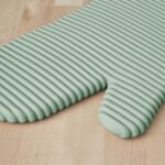 Juego de 2 manoplas de silicona suave acanalada para horno KITCHENAID, 7,5" x 13", color pistacho - Imagen 6