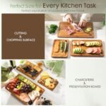 Tablas de cortar de bambú carbonizadas de Astercook para cocina con soporte de madera para guardarlas, tablas reversibles para charcutería y para cortar con ranuras para el jugo y asas de fácil agarre, aptas para cuchillos, regalo de cocina - Imagen 4